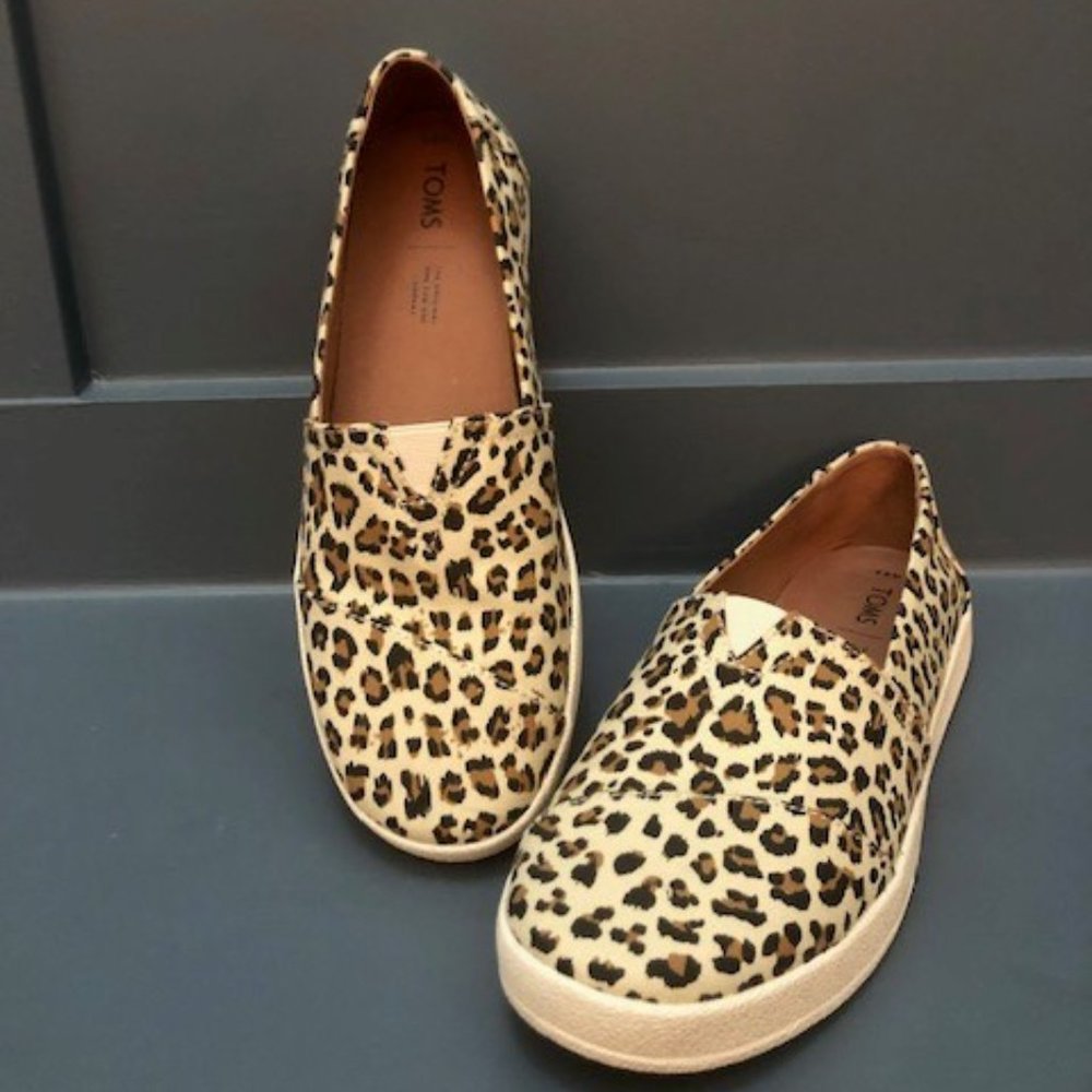 Toms Avalon Animal Print Flats / Slip on Sneakers - Size 8.5 Womens - New!